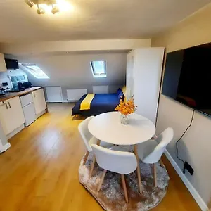 https://alross-studio-flat-private-bathroom.brighton-hotels-england.com