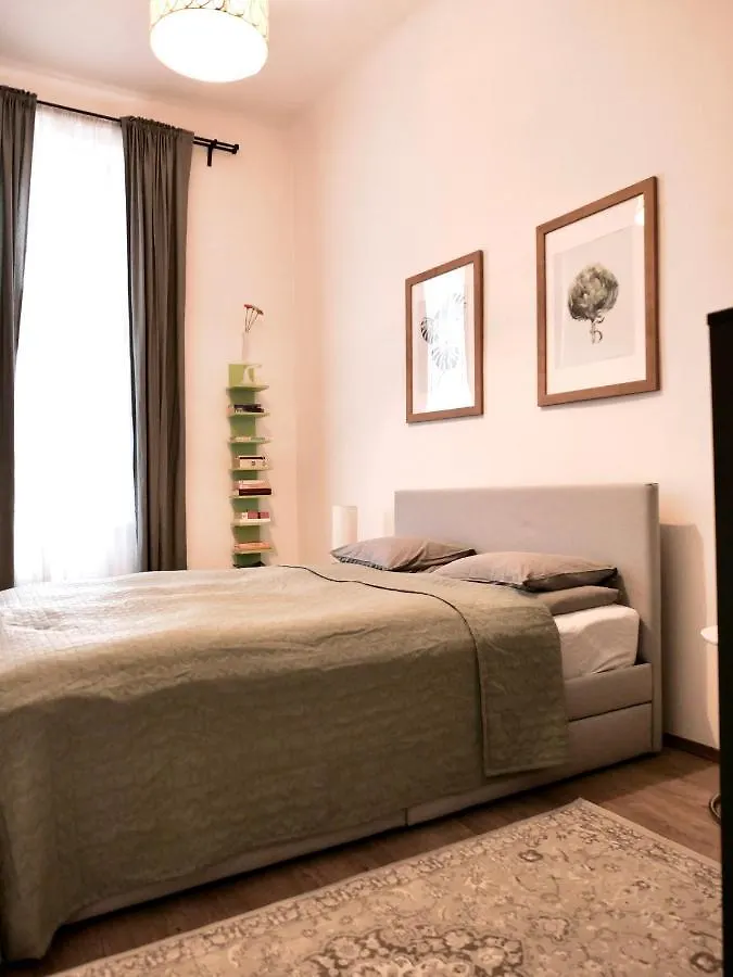 Contemporary City Apartment Vaci Utca Budapest